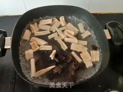 Make The halogen gravy step 1