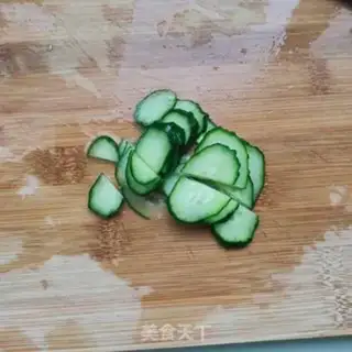 Make cucumber pickles and omelet soup step 1