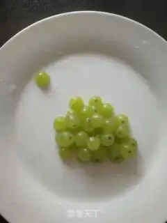 Make Grape ostrich fruit plate step 3