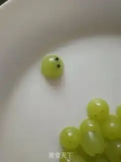 Make Grape ostrich fruit plate step 4