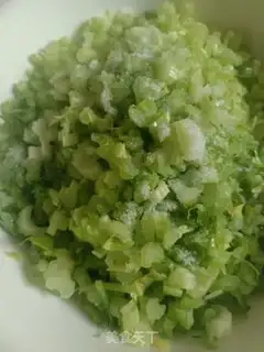 Make Celery pork dumplings step 2
