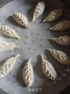 Make Celery pork dumplings step 6