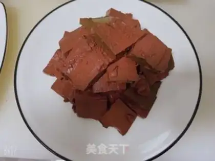 Make Garlic seeded duck blood step 1