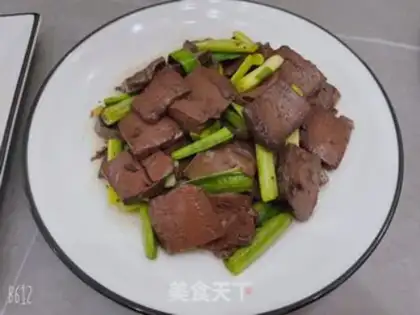 Make Garlic seeded duck blood step 3