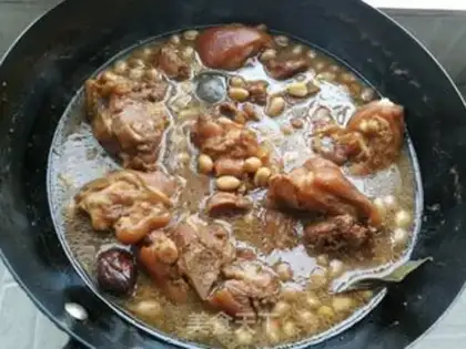 Make Peanut stew pig hoof step 7