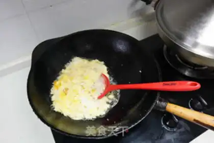 Make Egg sauce noodles step 4