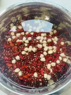 Make Sticky bean buns step 1
