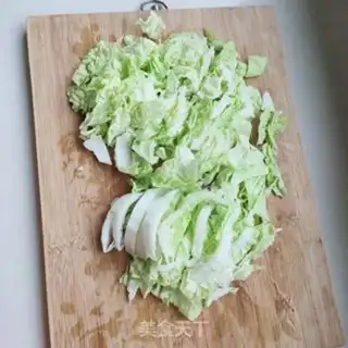 Make Pork cabbage noodles step 1