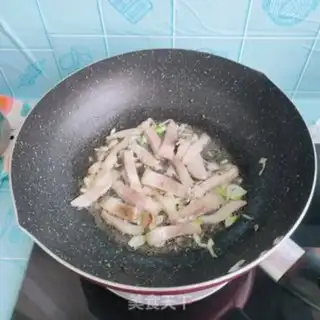 Make Pork cabbage noodles step 5