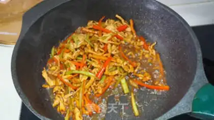 Make Hot pepper sauce noodles step 4