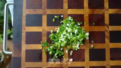 Make Egg sauce noodles step 1