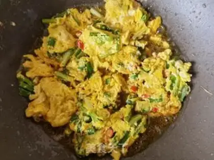 Make Cream pepper onion fried eggs step 10