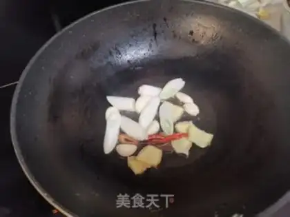 Make Three yellow chickens made of beans step 3