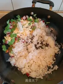 Make Red intestinal fried rice step 3
