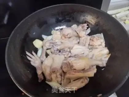 Make Three yellow chickens made of beans step 4
