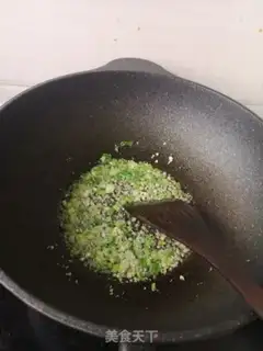Make Low fat chicken chest mushroom noodles step 1