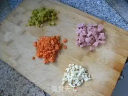 Make Pyramid oil fried rice step 1