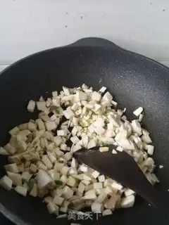 Make Low fat chicken chest mushroom noodles step 2