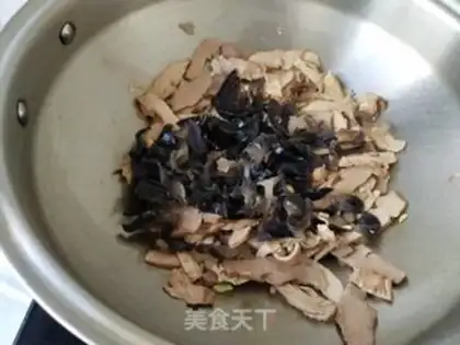 Make Vegetable spring rolls step 4