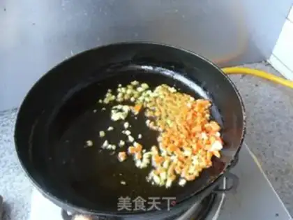 Make Pyramid oil fried rice step 4