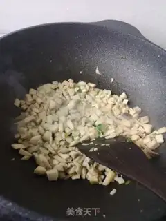 Make Low fat chicken chest mushroom noodles step 3