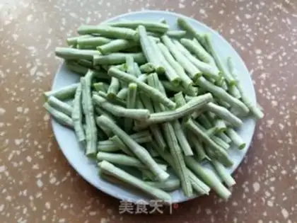 Make Onion bean fried meat step 1