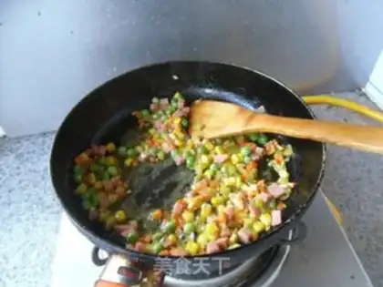 Make Pyramid oil fried rice step 6