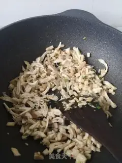Make Low fat chicken chest mushroom noodles step 4
