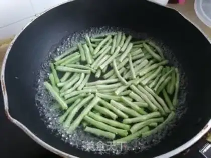 Make Onion bean fried meat step 2