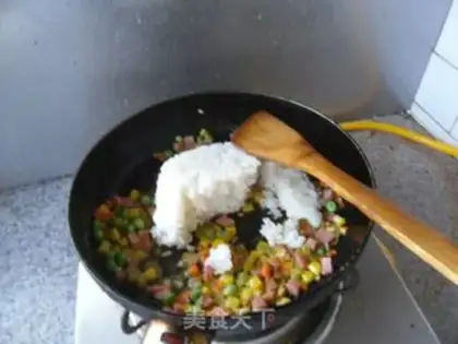 Make Pyramid oil fried rice step 7