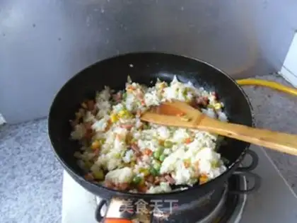 Make Pyramid oil fried rice step 8