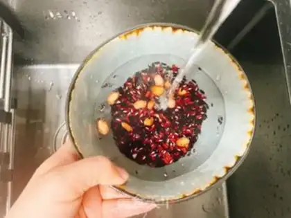 Make Red bean black rice sesame paste step 1