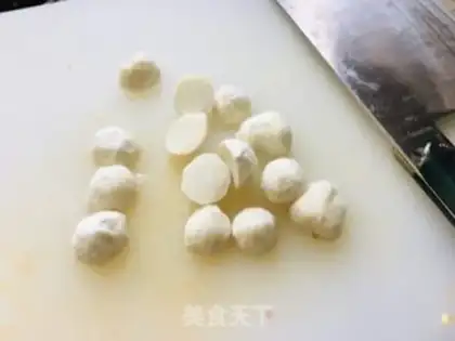 Make Squirty-ball seafood soup step 1