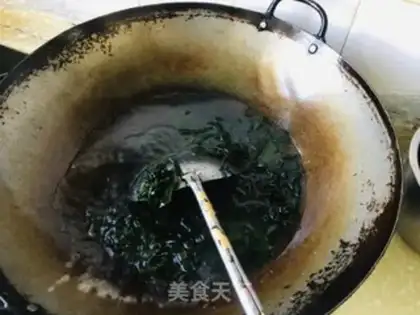 Make Squirty-ball seafood soup step 2