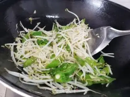 Make Green bean sprouts step 2