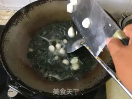 Make Squirty-ball seafood soup step 4