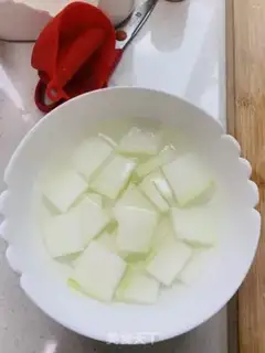 Make Big bones for a melon step 2