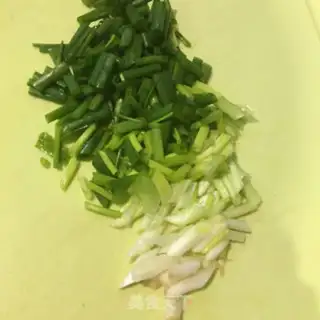 Make Eggs fried shrimp step 1