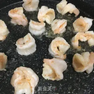 Make Eggs fried shrimp step 4