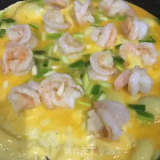 Make Eggs fried shrimp step 5