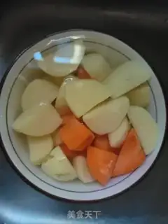 Make Curry potatoes for the heart step 1