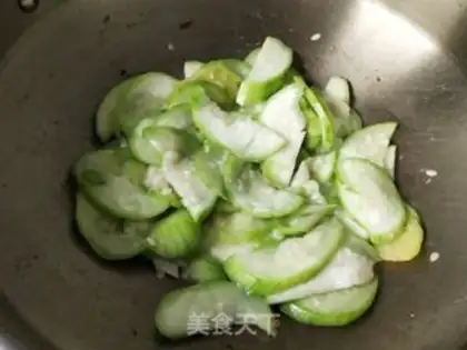 Make Flower clams and silk melons step 3
