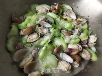 Make Flower clams and silk melons step 4