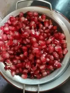 Make Fresh pomegranate juice step 1