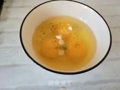 Make Autumn fried eggs step 1