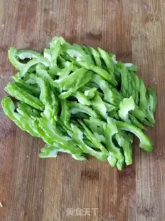 Make Scrambled eggs step 1