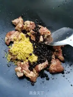 Make Little bean evaporated ribs step 2