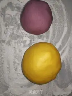 Make The potato pumpkin moon cake step 3