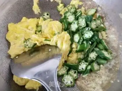 Make Autumn fried eggs step 3