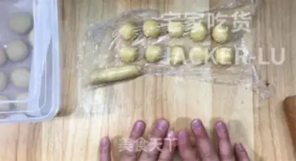Make Homemade wife cake step 20